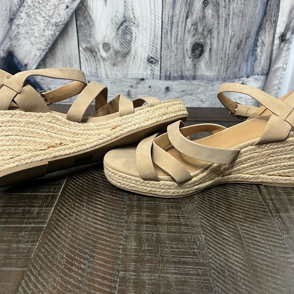 Elegant Tan Espadrille Wedge Sandals - Picture 6 of 6